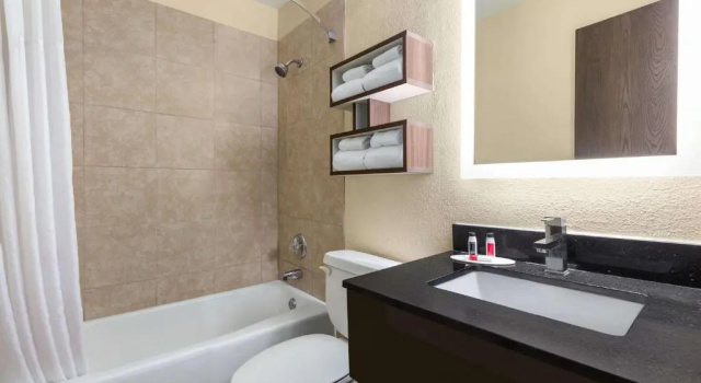 Standart oda Howard Johnson by Wyndham Waterloo/Cedar Falls
