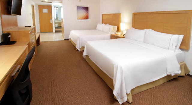 Четырёхместный номер Standard Holiday Inn Express & Suites Irapuato