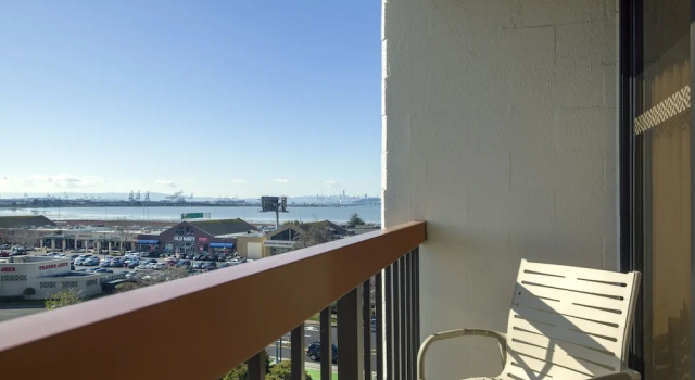 Четырёхместный номер Standard с балконом и с видом на залив Four Points by Sheraton - San Francisco Bay Bridge