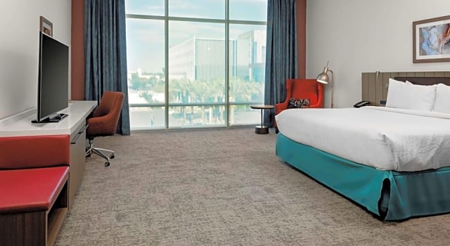 Номер Standard с видом на бассейн Hilton Garden Inn Chandler Downtown