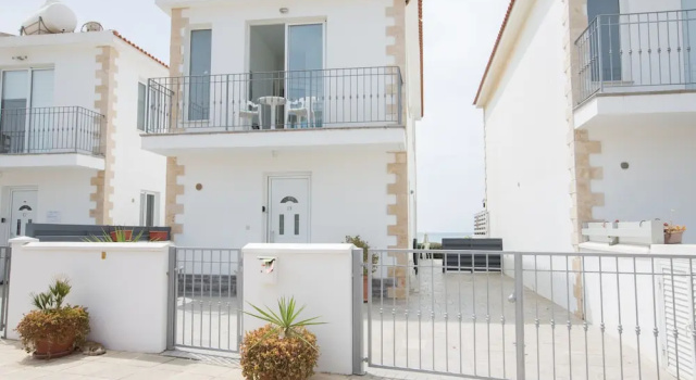 Villa Suri, Luxury Seafront Villa, Reservar Vila Sotira Famagusta