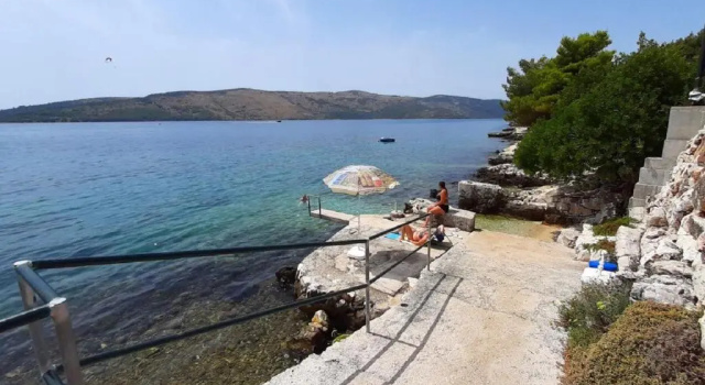 Apartment Kira - 20m from beach, Забронировать Апартаменты/квартира Округ-Доньи Ciovo Island