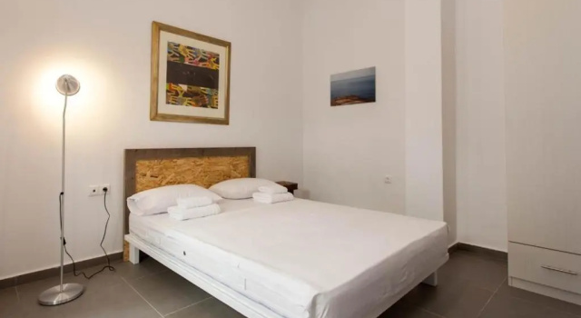 Коттедж с 5 комнатами Renovated 2025 4 Bdr House Near Acropolis - New Beds Terrace Green Yard
