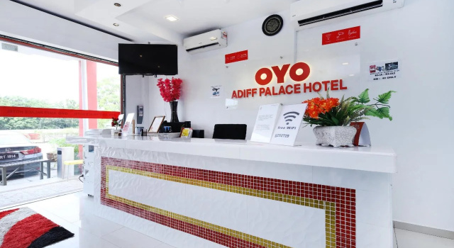 OYO 414  Adiff Palace Hotel, Забронировать Отель Отели Сепанг с парковкой, Парковка