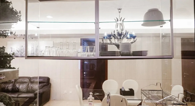 The Royale Springhill Apartment Near Jiexpo/Prj Kemayoran, Book Lejlighed Jakarta hoteller med parkering, Parkering