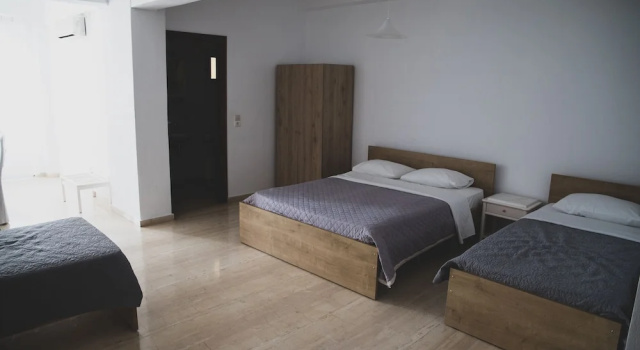Четырёхместный семейный номер Standard с балконом Areti Hotel