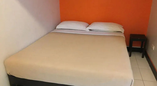 OYO 543 Negrense Suites
