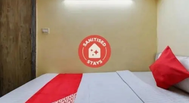A One Guest House by OYO Rooms