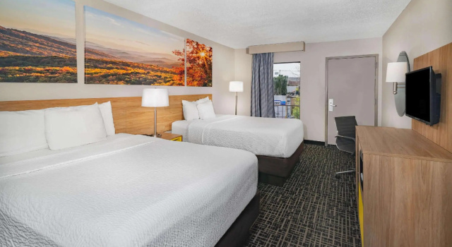 Четырёхместный номер Standard Days Inn by Wyndham Cookeville