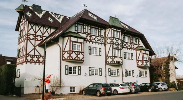 Astheimer Schlösschen, Забронировать Отель Отели земли Гессена с парковкой, Парковка