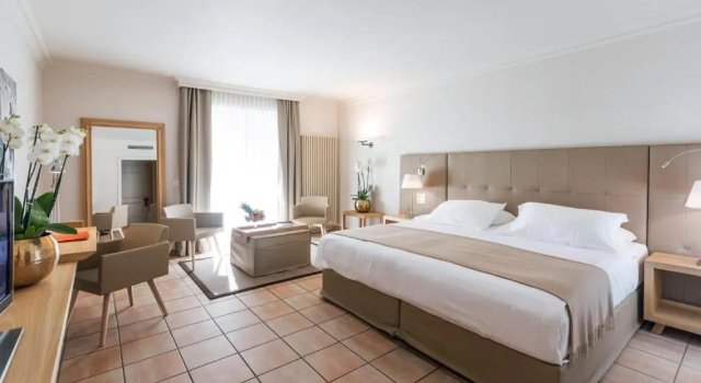 Villa Favorita - Parkhotel Delta, Забронировать Вилла Отели Locarno Ascona Losone с бассейном, Бассейн