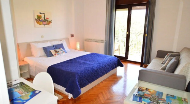 Elza Apartments