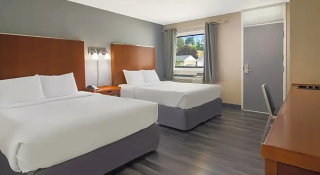 Семейный номер Standard с видом на горы Canadas Best Value Inn & Suites Kamloops