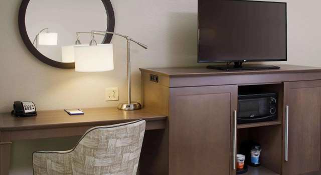 Четырёхместный номер Standard Hampton Inn by Hilton Garden City Long Island