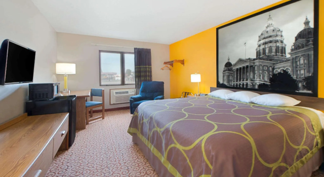 Vierer Suite Super 8 by Wyndham Pella