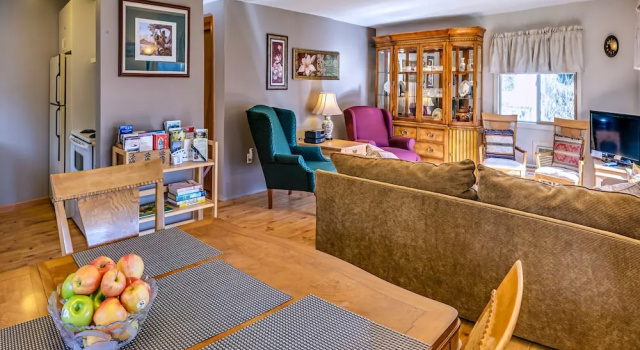Четырёхместный коттедж с 2 комнатами Abigail's Bed and Breakfast Inn