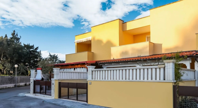 Traditional Holiday Home in Torre Dell'orso With Patio