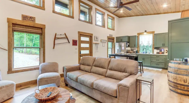 Ellijay Resort Home w/ Hot Tub & Fire Pit!, Book Ferieresort Ellijay 