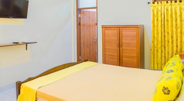 Nugraha Homestay, Rezervați Hotel Hoteluri în Ngemplak cu parcare, Parcare