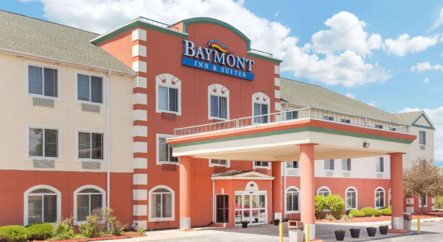 Кровать в общем номере Baymont by Wyndham Chicago/Calumet City
