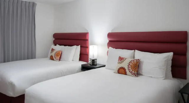 Четырёхместный номер Deluxe In & Out Hotel