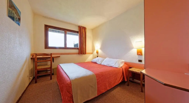 Hôtel Club Le Risoux, Varaa Hotelli Vaux hotellit, joissa on uima-allas, Uima-allas
