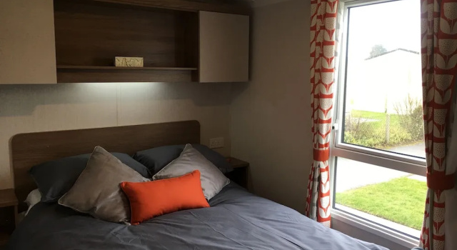 3 Bed Luxury Mobile Home Hoburne Park Christchurch, Забронировать Дом для отпуска Отели Крайстчерч с парковкой, Парковка
