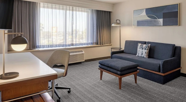 Люкс Courtyard by Marriott Baldwin Park