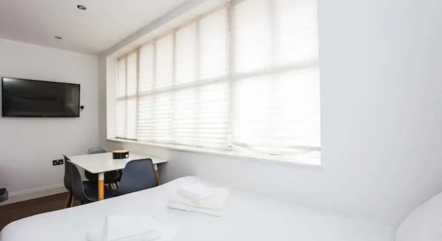 Energised Apartment With Gym in Brent Park