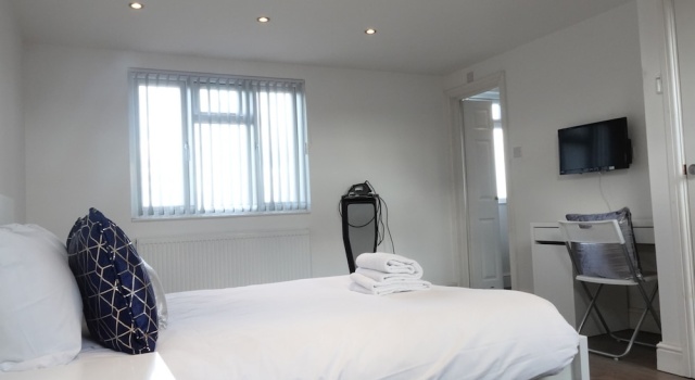 Трёхместный номер Comfort Private Bathroom Rooms- Near Heathrow - Near Shops