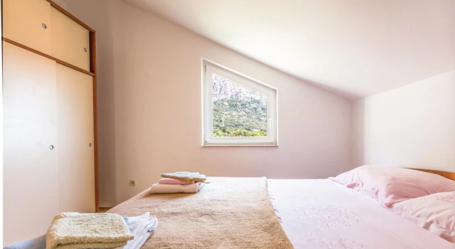 Amazing Apartment in Makarska With 5 Bedrooms and Wifi, Забронировать Апартаменты/квартира Отели Макарска с парковкой, Парковка