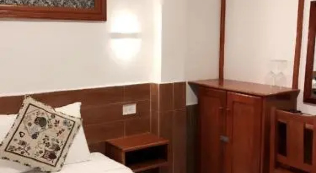 Downtown Hostel, Забронировать Хостел Отели Луангпхабанг с парковкой, рядом с Wat Xieng Thong, Парковка