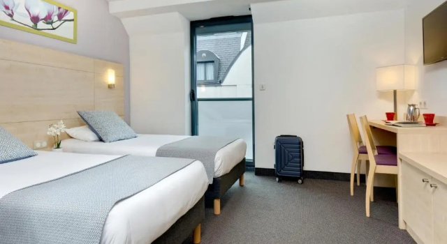 Трёхместный номер Comfort Hôtel Padoue