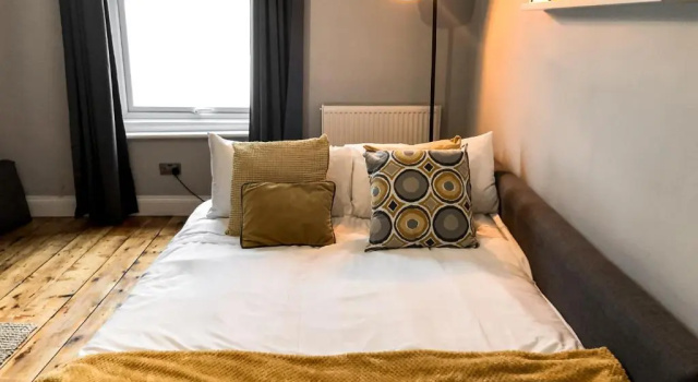 Апартаменты Quirky Newly Renovated Central Apartment with Parking