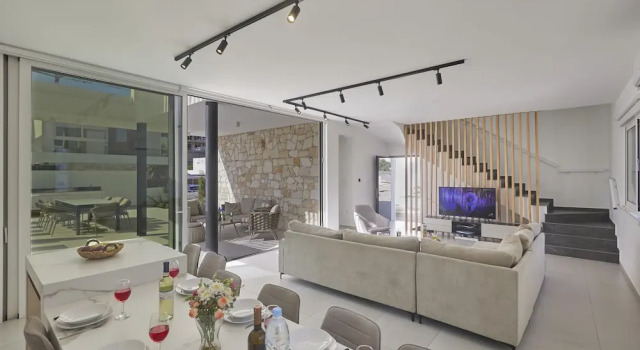 New 5 Bedroom Villa With Pool in the Center of Ayia Napa l Kube Villa 4, Брондау Вилла Ayia Napa Famagusta