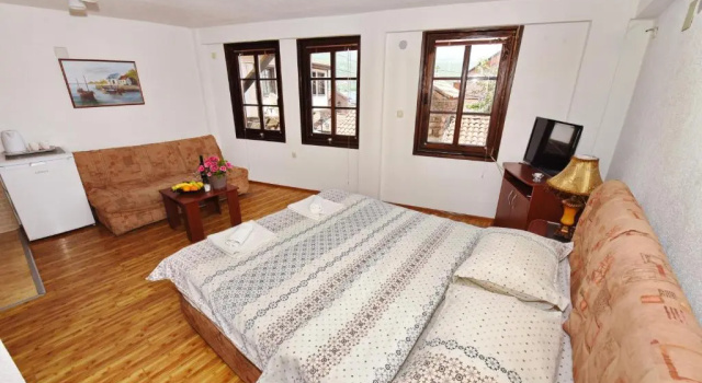 Villa Sapkar, Забронировать Вилла Отели Охрид с парковкой, рядом с Пляж Потпеш, Парковка