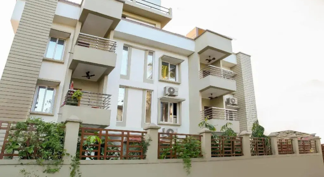 Hotel Golden Way by OYO Rooms