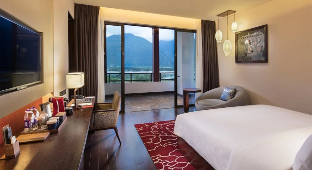 Номер Standard с балконом Hilton Linzhi Resort