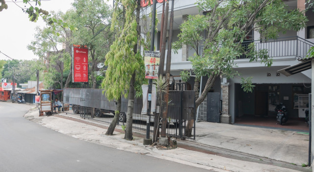 RedDoorz near Exit Toll Pasteur 4, Book Hotel Sukajadi Java