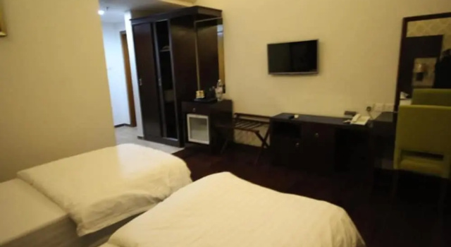 Bhanis Hotel
