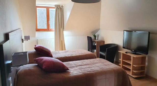 Le Lac Des Moines, Book Hotel Condat 