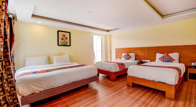 Номер Standard FabHotel Abirami Grand Inn - Nr Bryant Park
