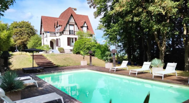 Вилла Villa avec vue et piscine à moins d'1h de Paris