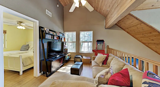 Tranquil Big Deck, Pool Table, Near Trails 3 Bedroom Home, Забронировать Дом для отпуска Виллы Траков, Вилла