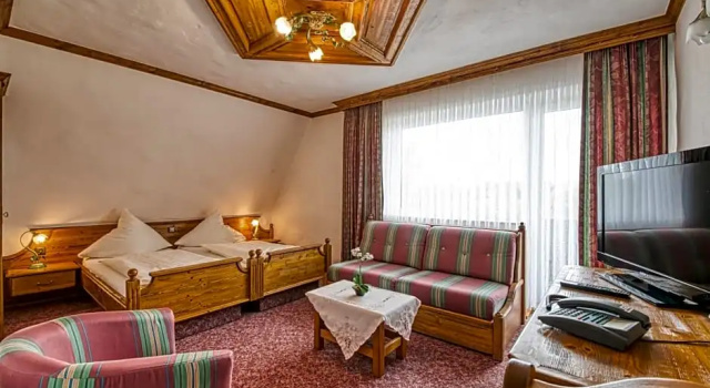 Hotel Haus Tiefenbach, Забронировать Отель Отели Oost Kantons с бассейном, Бассейн