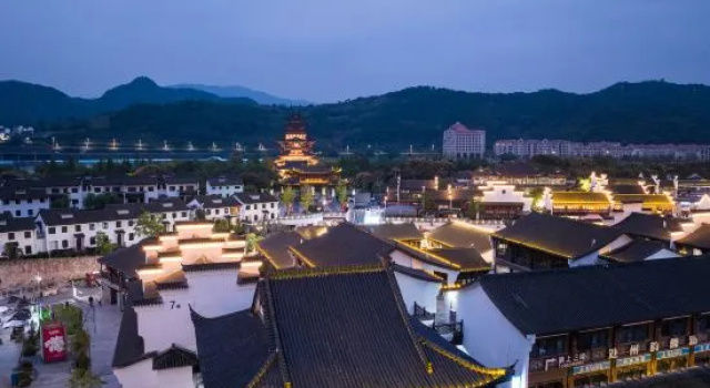 Lishui Chuzhou Fucheng Qijing Cloud Art Hotel