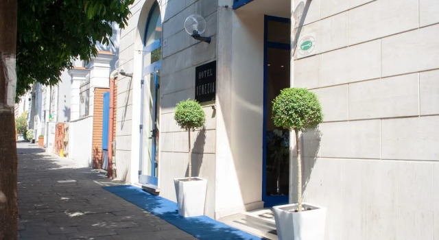 Hotel Venezia, Забронировать Отель Специя Итальянская Ривьера, рядом с Центральный вокзал Специи