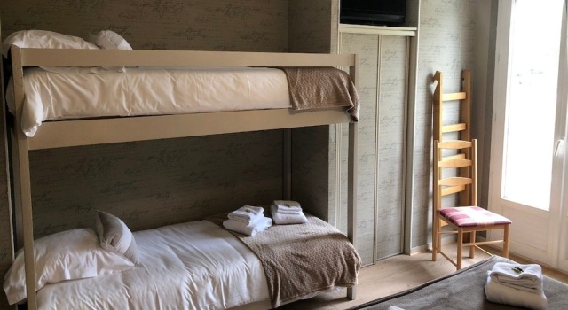 Четырёхместный номер Comfort с видом на сад Logis Hôtel Auberge de LEtang