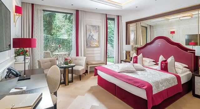 Номер Superior Hotel Schloss Mönchstein