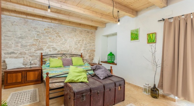 Beautiful Home in Divsici With Wifi and 4 Bedrooms